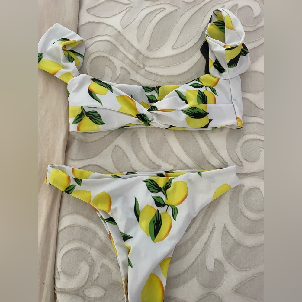 Off shoulder bikini